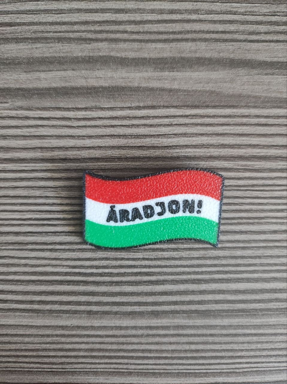 „Áradjon” magyar zászló kitűző