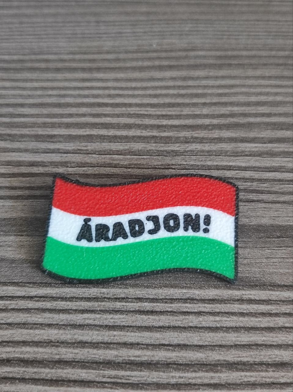 „Áradjon” magyar zászló kitűző